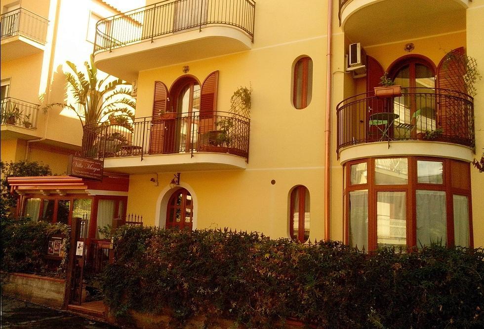 Villa Marysa Studio Apartment 지아르디니낙소스 외부 사진